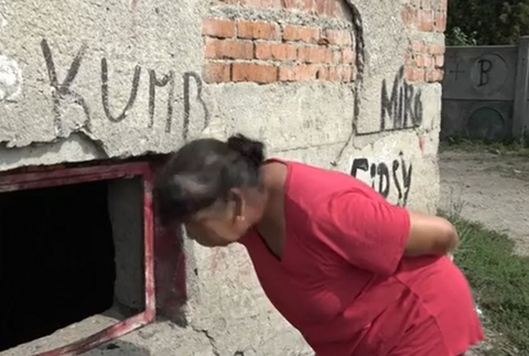 Výkaly z kanalizácie zatopili obyvateľom pivnice