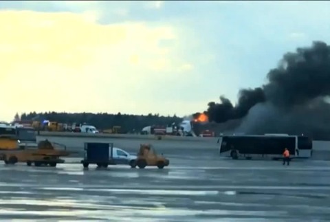 [multi] Horiace lietadlo reuters 678