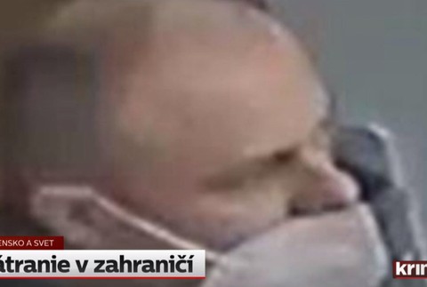 Ak poznáte tohto muža, ihneď kontaktujte policajtov.