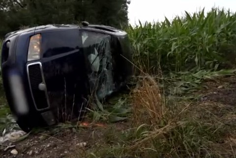 Nehoda kamióna a auta pri Rajeckej Lesnej