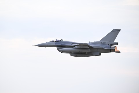 Stíhačky F-16 pristáli na Slovensku