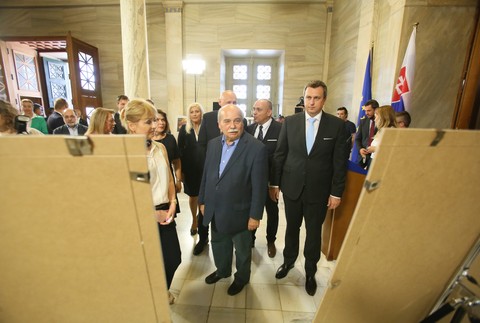 Andrej Danko používa titul JUDr. Nevedno, ako ho získal