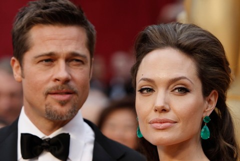 angelina so zelenymi nausnicami