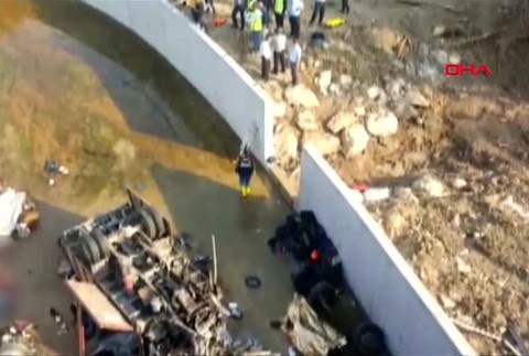 Nehoda kamióna - zomreli migranti4262