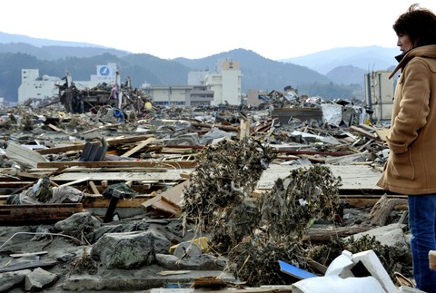Fukušima žena ruiny