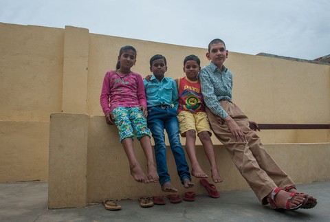 Karan Singh s rovesníkmi