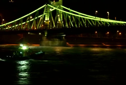 Tragédia na Dunaji si vyžiadala minimálne 7 životov. Záchranári stále pokračujú v hľadaní nezvestných