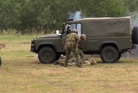 [multi] Sily pre špeciálne operácie museli pri zásahu zachraňovať politického poradcu 2299