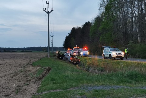 Dopravná nehoda na Záhorí. Zasahovať musel aj záchranársky vrtuľník