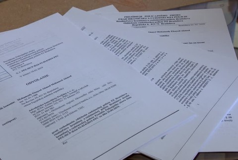 [multi] Mohamedovi a Ľubomíre zostávajú už len dva týždne na opustenie Slovenska. Dôvod vyhostenia stále nevedia 887