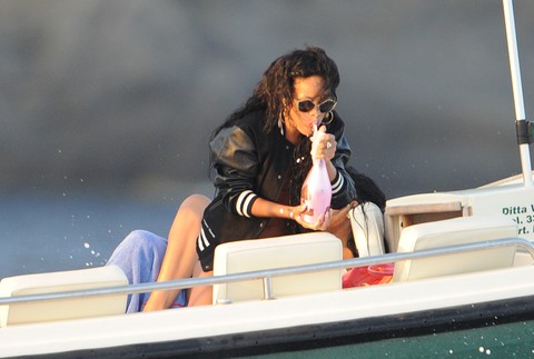 Rihanna jachta drink
