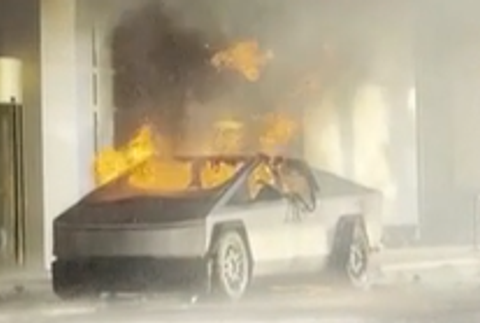 Výbuch Cybertrucku 3