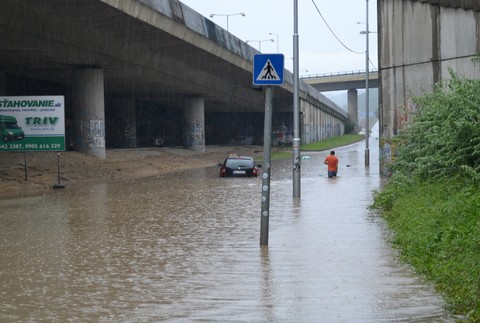 Bratislava - neprejazdná cesta od FTVŠ do Mlynskej Doliny 2