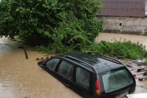 Prietrže mračien a krúpy
