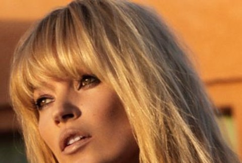 Kate Moss vrátila ofinu do kurzu.