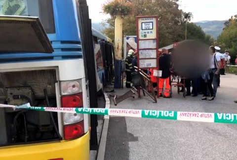 Nešťastie na košickom sídlisku. Autobus plný ľudí sa samovoľne spustil dolu kopcom