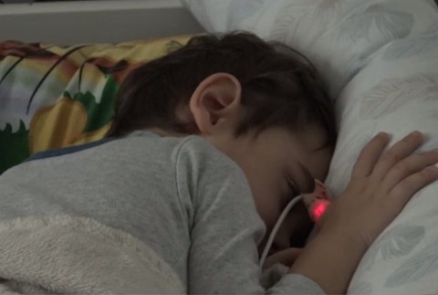 Zneužitie príbehu chorého chlapčeka.