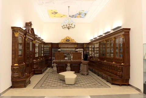 Budova bola naprojektovaná podľa rozmerov vzácneho mobiliáru