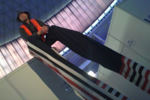 Na svet sa pozerá zo štyroch metrov