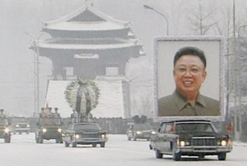 Severná Kórea_pohreb Kim Čong-ila_pohrebné auto