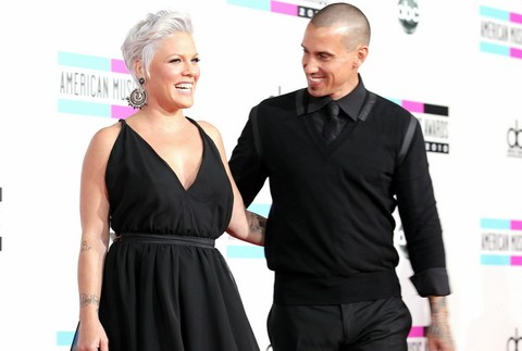 Speváčka Pink s manželom Careym Hartom