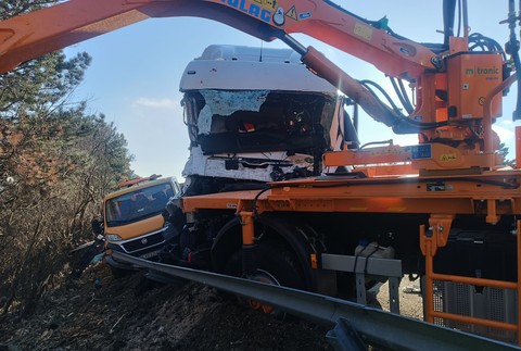 nehoda D1 pred Hlohovcom v smere na Trenčín (3)