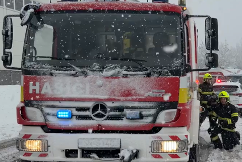 Prvý sneh komplikoval dopravu 2