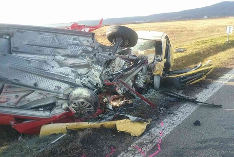 Zrážka dvoch áut pri Modre, zasahuje vrtuľník