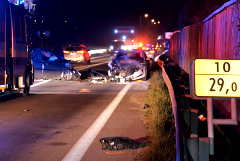 Na rovnom úseku v Bytči došlo k čelnej zrážke. V protismere sa náhle zjavilo protiidúce auto 