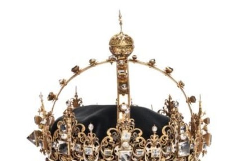 Zlodeji ukradli kráľovské koruny aj klenoty. Z katedrály utiekli na motorovom člne