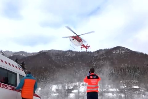 Nezvyčajná záchrana v Terchovej. Mladík sa napichol na lyžiarsku palicu