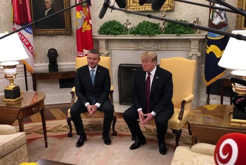 [multi] Úvod stretnutia Trumpa s Pellegrinim 1032