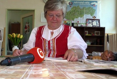 Učiteľka v kroji v Humennom