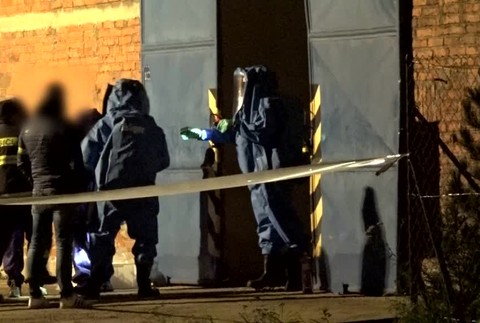 [multi] V skladoch na západe i východe našli podozrivé chemikálie. Ide zrejme o drogové laboratórium 1478