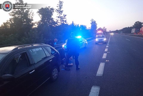 Streľba na diaľnici D2. Muž unikal na ukradnutom taxíku viac ako dvesto kilometrov
