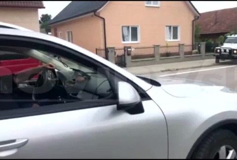 [multi] Po streľbe v Púchove jeden mŕtvy a dvaja zranení. Tento muž je na úteku 1300