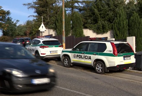 Razia na západnom Slovensku. Policajti zadržali muža, ktorý má v Bratislave podnikať v stavebníctve