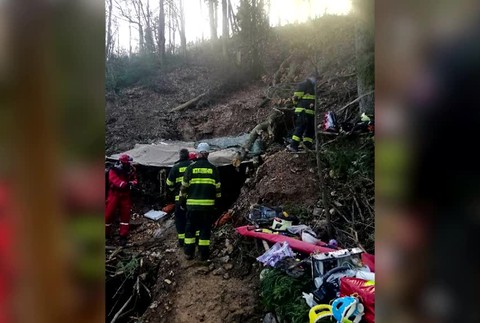 [multi] Mrtvi v stolni 2582