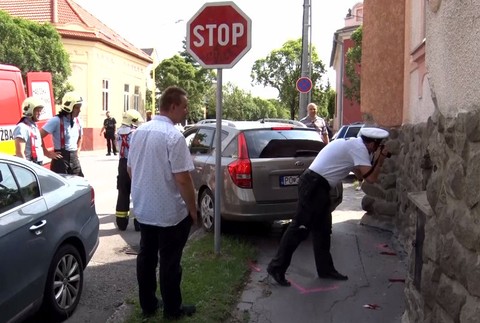 Nehoda pri prešovskej nemocnici. Jednou z áut skončilo v rodinnom dome
