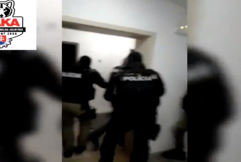 VIDEO: NAKA od rana zasahuje v prípade daňových podvodov