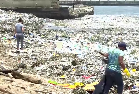 More plné plastov. Pohľad na vlny v Dominikánskej republike, trhá za srdce2041