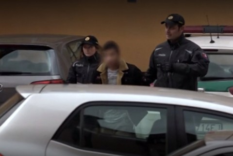 18 ročného mladíka obvinili z lúpeže.