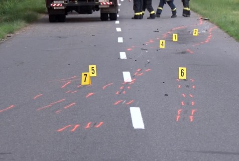 Zrážka dvoch motoriek si vyžiadala vážne zranenia. Vozidlá odhodilo desiatky metrov421