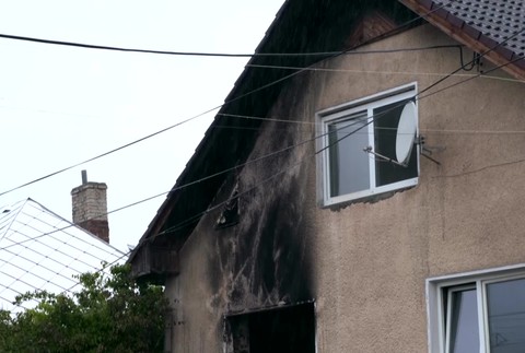 [multi] Pri poziari uhorel clovek 2744