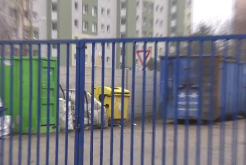 Bezdomovkyňa našla vo vrecku 2500 eur.