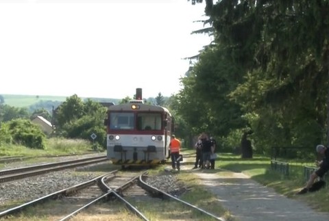 Do školáčky narazil vlak.