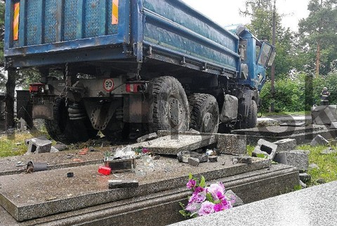 Liptovský Hrádok nehoda Tatrovka cintorín 2