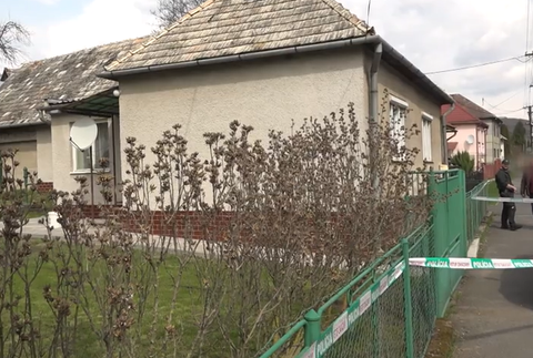 Muž držal v dome svoju mamu 3