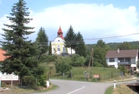 Pred 60. rokmi si postavili dom na cirkevnom pozemku. Tá by sa ich teraz vzdala, ale nie zadarmo