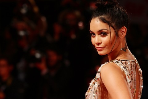 Herečka Vanessa Hudgens červený koberec, Benátky